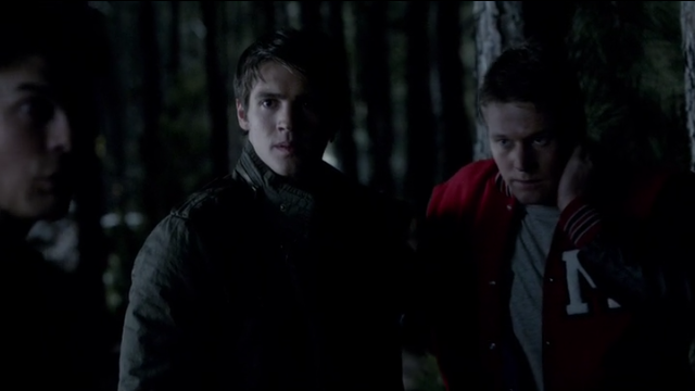 The Vampire Diaries S4x11 - Jer and Matt out in the woods hunting vamps or being hunted