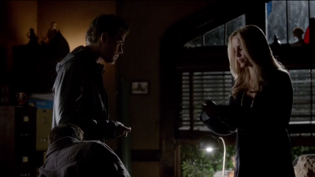 The Vampire Diaries S4x11 - Rebekah picks Elena's call to Stefan