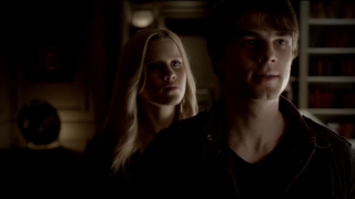 The Vampire Diaries S4x11 - Rebekah tries to dagger her brother