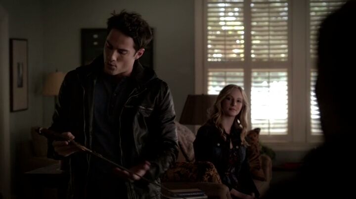 The Vampire Diaries S4x14 - Tyler holding the hunter's sword