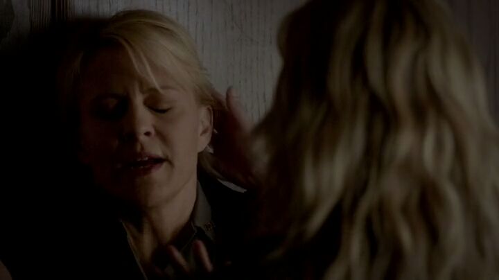 The Vampire Diaries S4x16 - Elena hurts Liz and gets Caroline angry