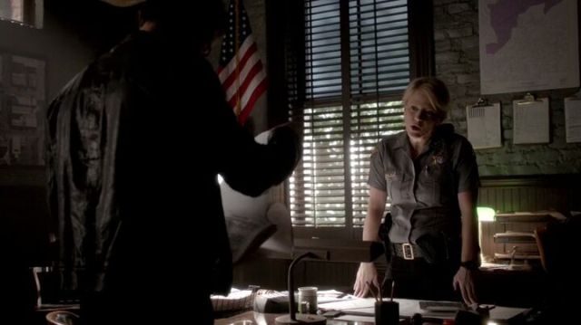 The Vampire Diaries S4x16 - Sheriff Liz argues with Stefan about the fire and also the missing blood supplies