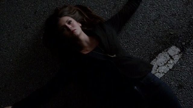 The Vampire Diaries S4x16 - Elena playing the dead to feed