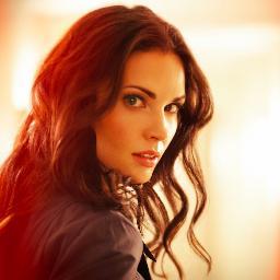 Click to visit and follow Laura Mennell on Twitter