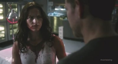 Van Helsing S1x01 Confused Vanessa chats with John on how she got here