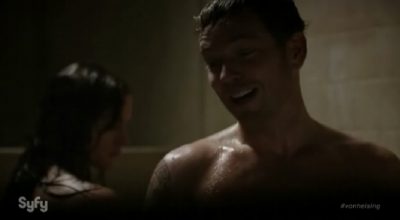 Van Helsing S1x01 Vanessa and Axel shower to save water