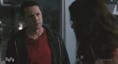 Van Helsing S1x01 Vampire spy Ted offers to help Vanessa escape