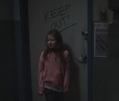 Van Helsing S1x06 Callie at the door that says keep out