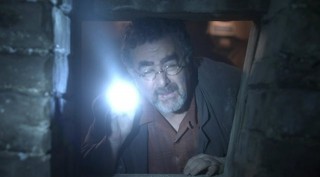 Warehouse 13 S4x01 - Artie searches for the artifacts