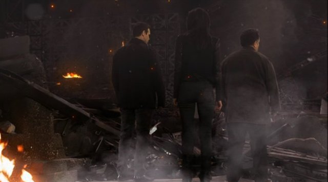 Warehouse 13 S4x01 - Pete, Myka and Artie in the rubble