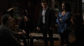 Warehouse 13 S4x01 - The team must form a plan